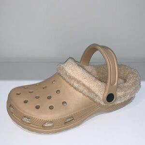 BEIGE CLOGS WITH FUR LINING